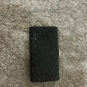 This is just a cute cross body bag